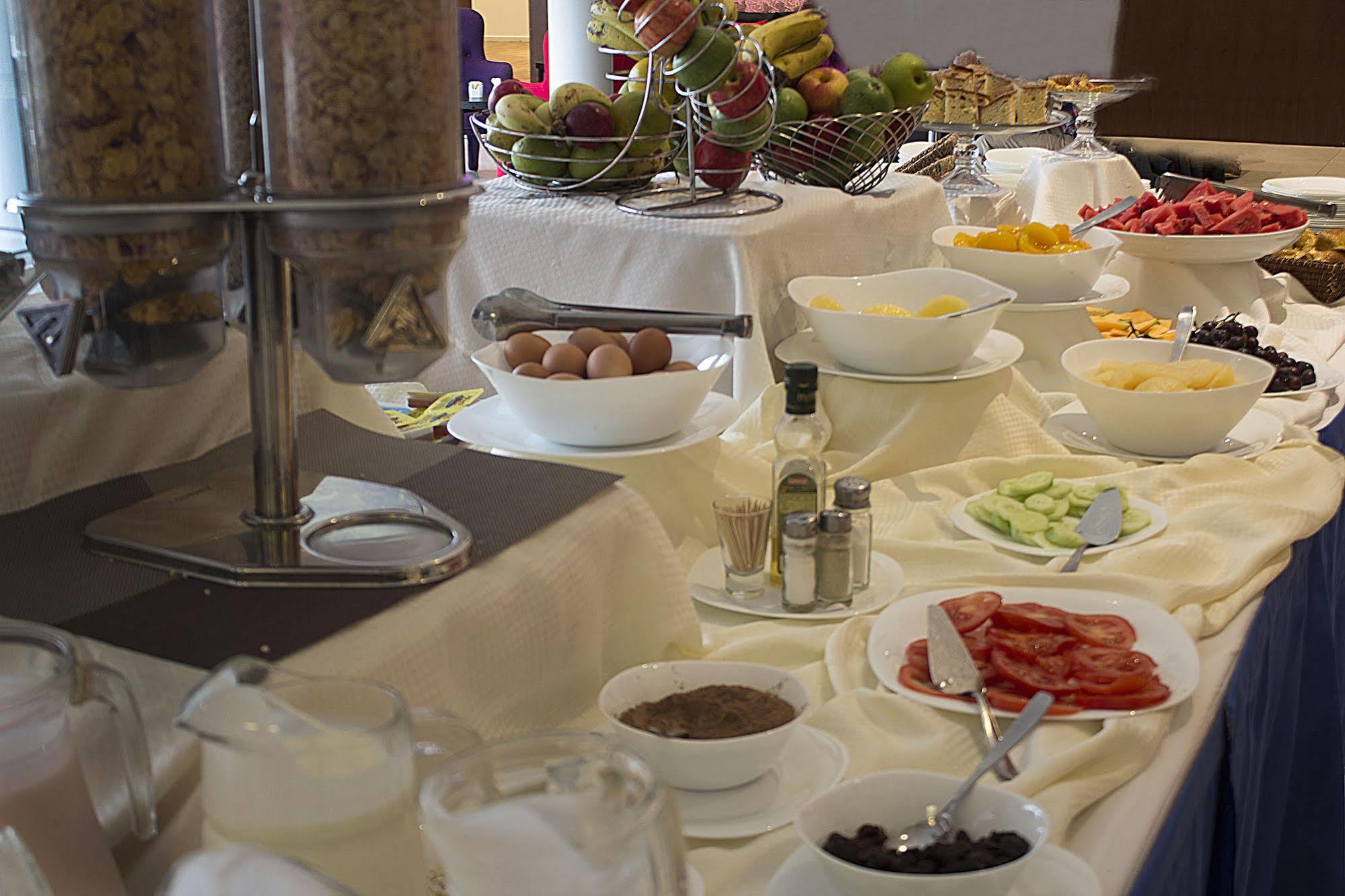 Regency Way Montevideo Hotel エクステリア 写真